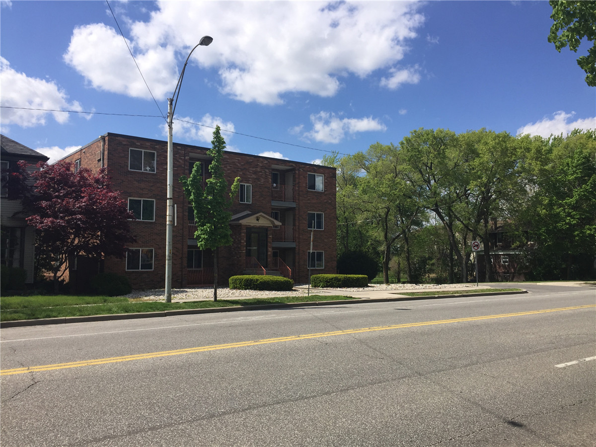 3044 Sandwich Street - 304