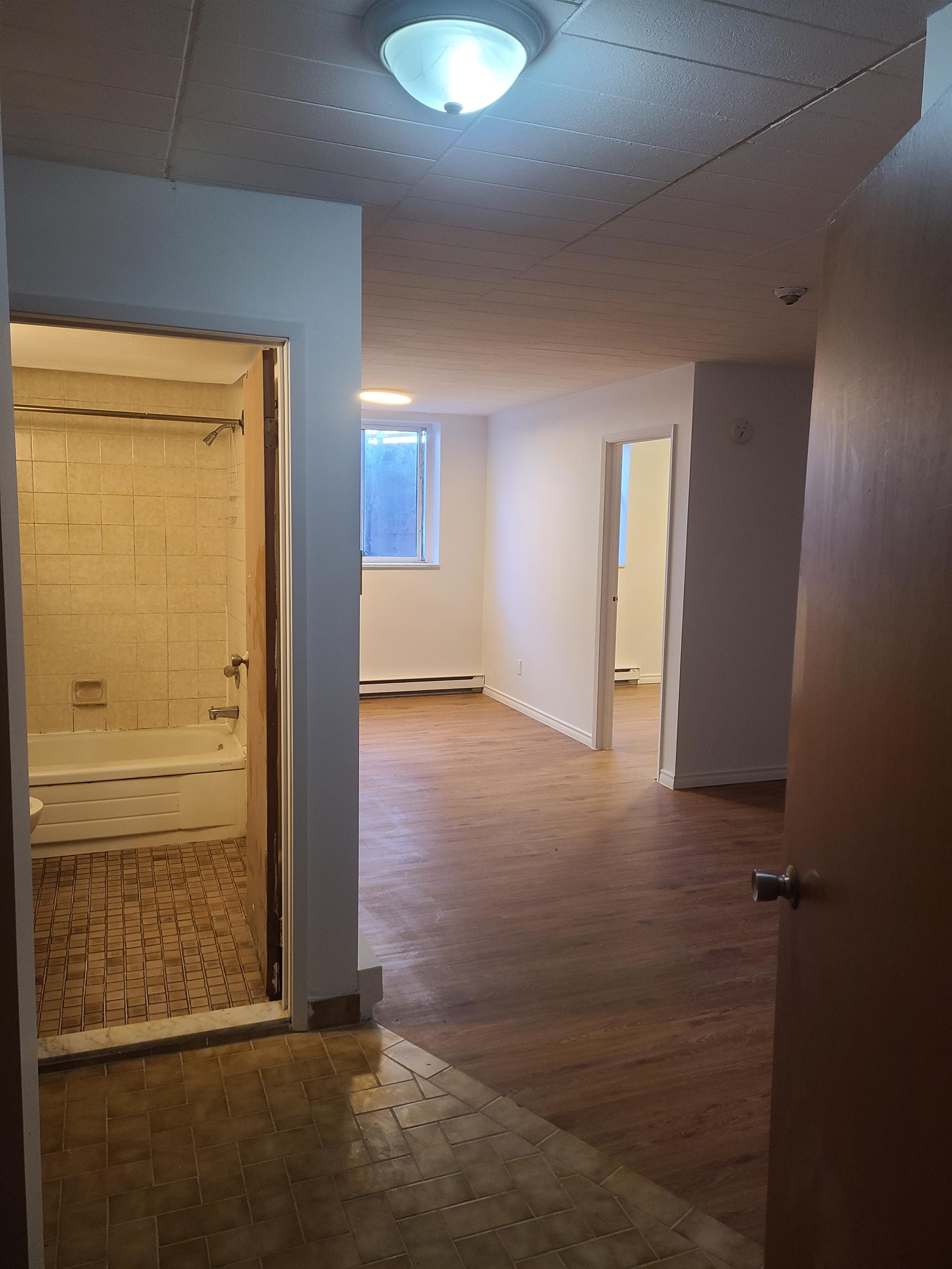 3044 Sandwich Street - 099